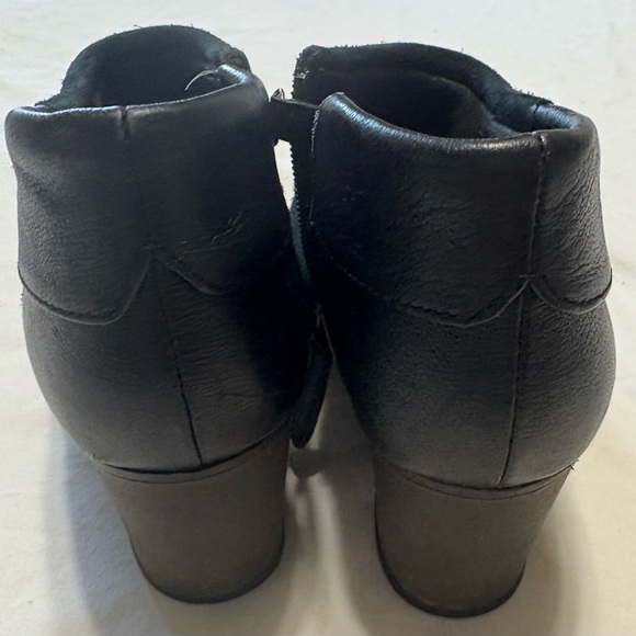 Elegant Black Women's Shoes - Picture 5 of 10